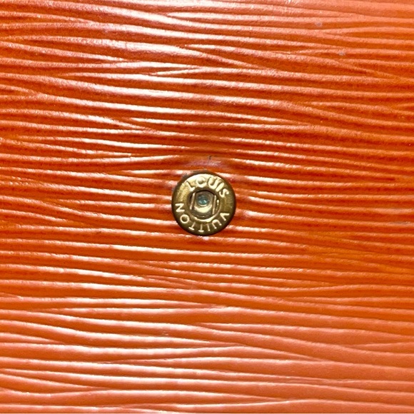 VINTAGE LOUIS VUITTON EPI LONG WALLET - Picture 4 of 13